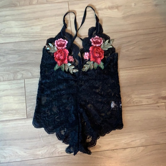Lace floral bodysuit - Picture 1 of 6